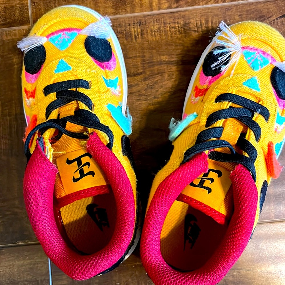 Used toddler sneakers